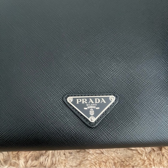 Prada - Picture 2 of 13